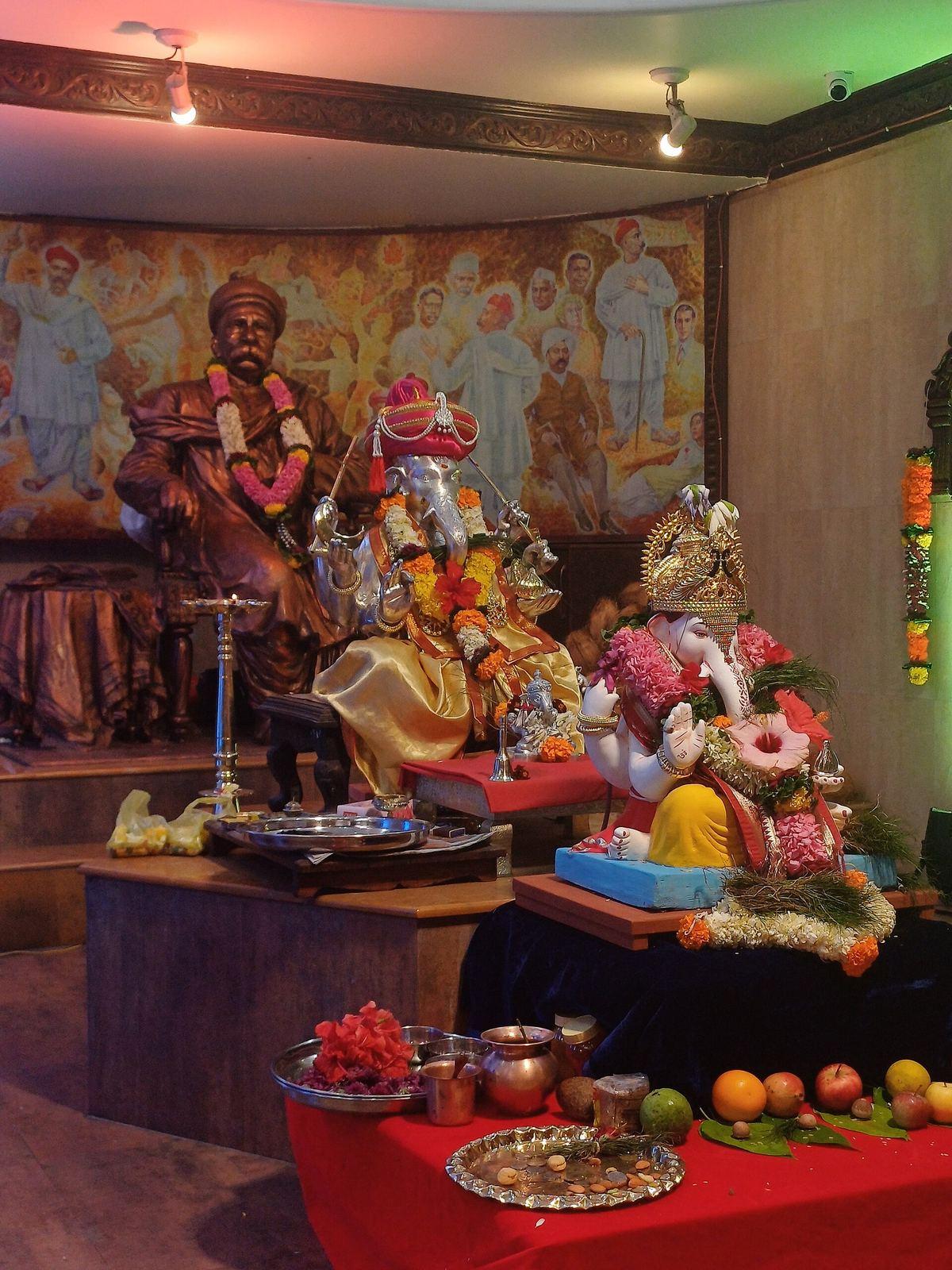 Festival idol of Kesari Wada Ganpati, crowned, with a mouse at its feet