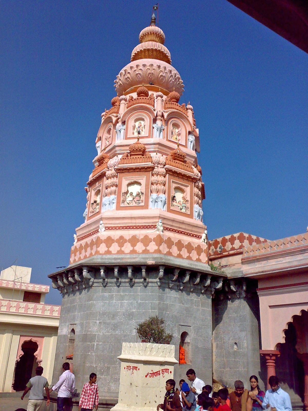 Shri Mayureshwar temple at Morgaon, with a curved shikhara and smaller domes